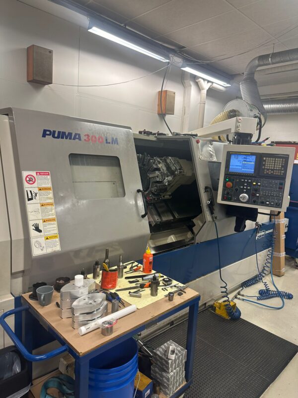 DOOSAM PUMA 300 LM CNC DRIEBENK MED FANUC